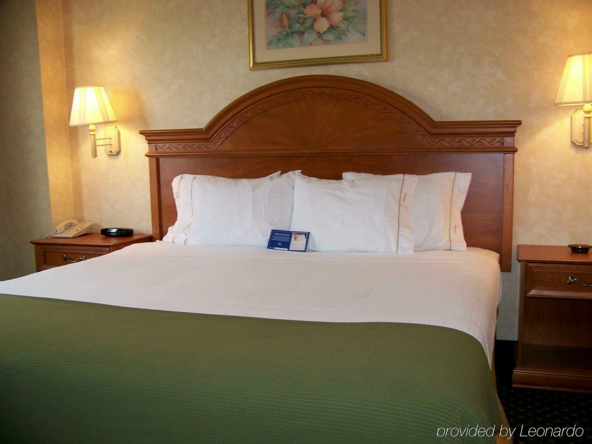 Holiday Inn Express Hotel & Suites Charlotte By Ihg Экстерьер фото