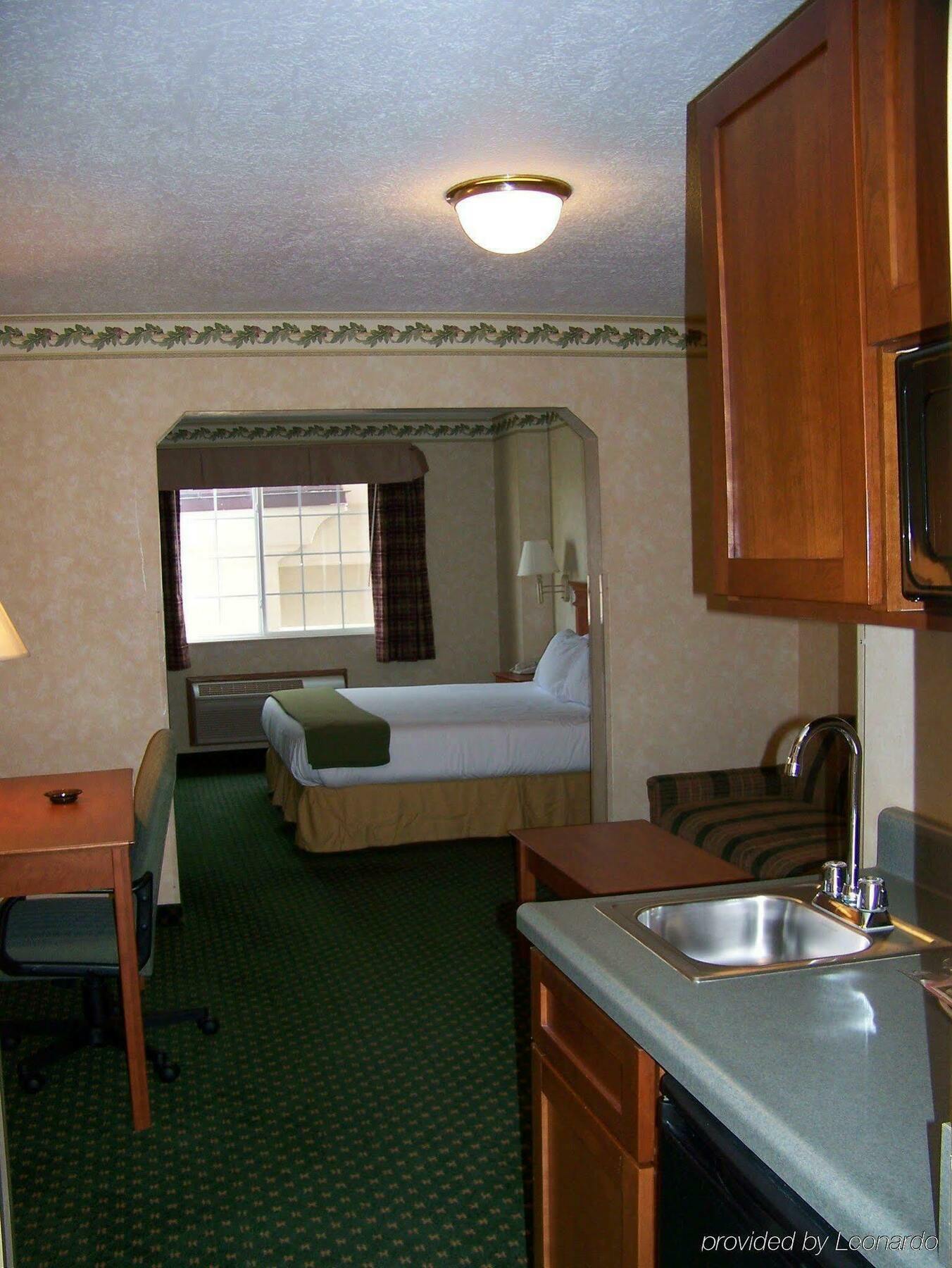 Holiday Inn Express Hotel & Suites Charlotte By Ihg Экстерьер фото