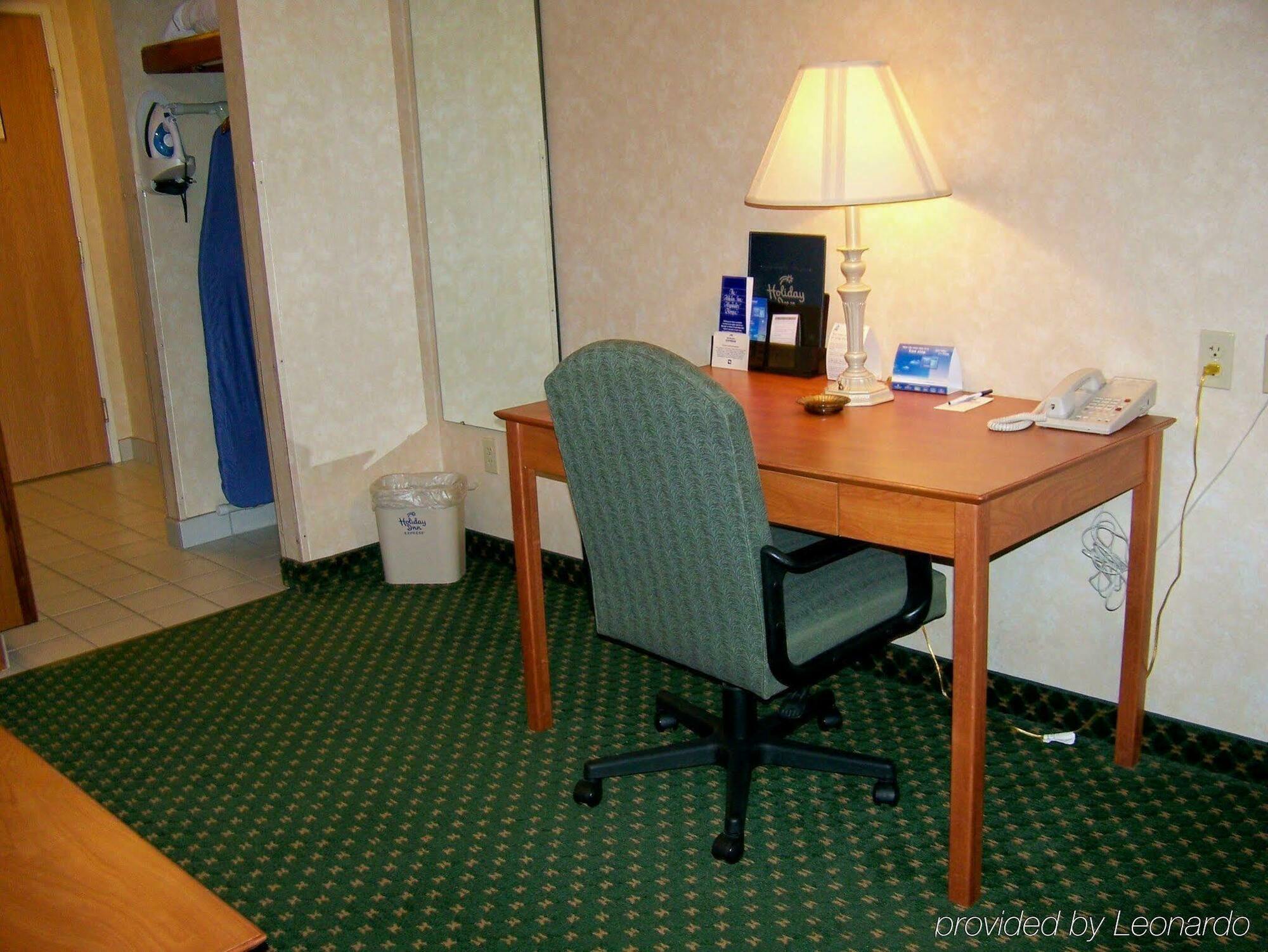 Holiday Inn Express Hotel & Suites Charlotte By Ihg Экстерьер фото