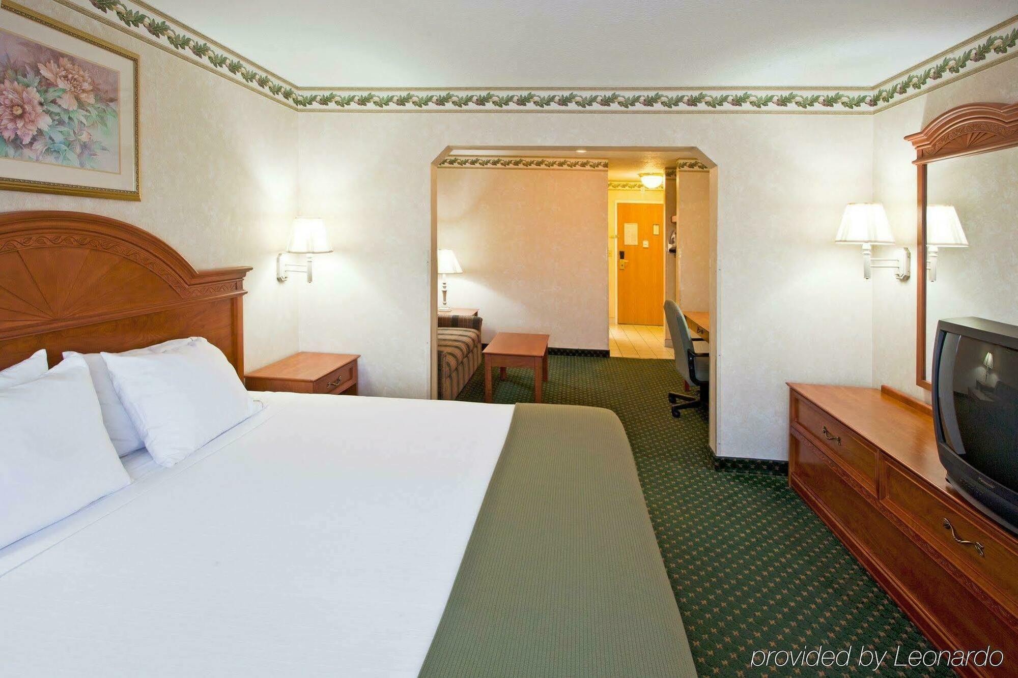 Holiday Inn Express Hotel & Suites Charlotte By Ihg Экстерьер фото