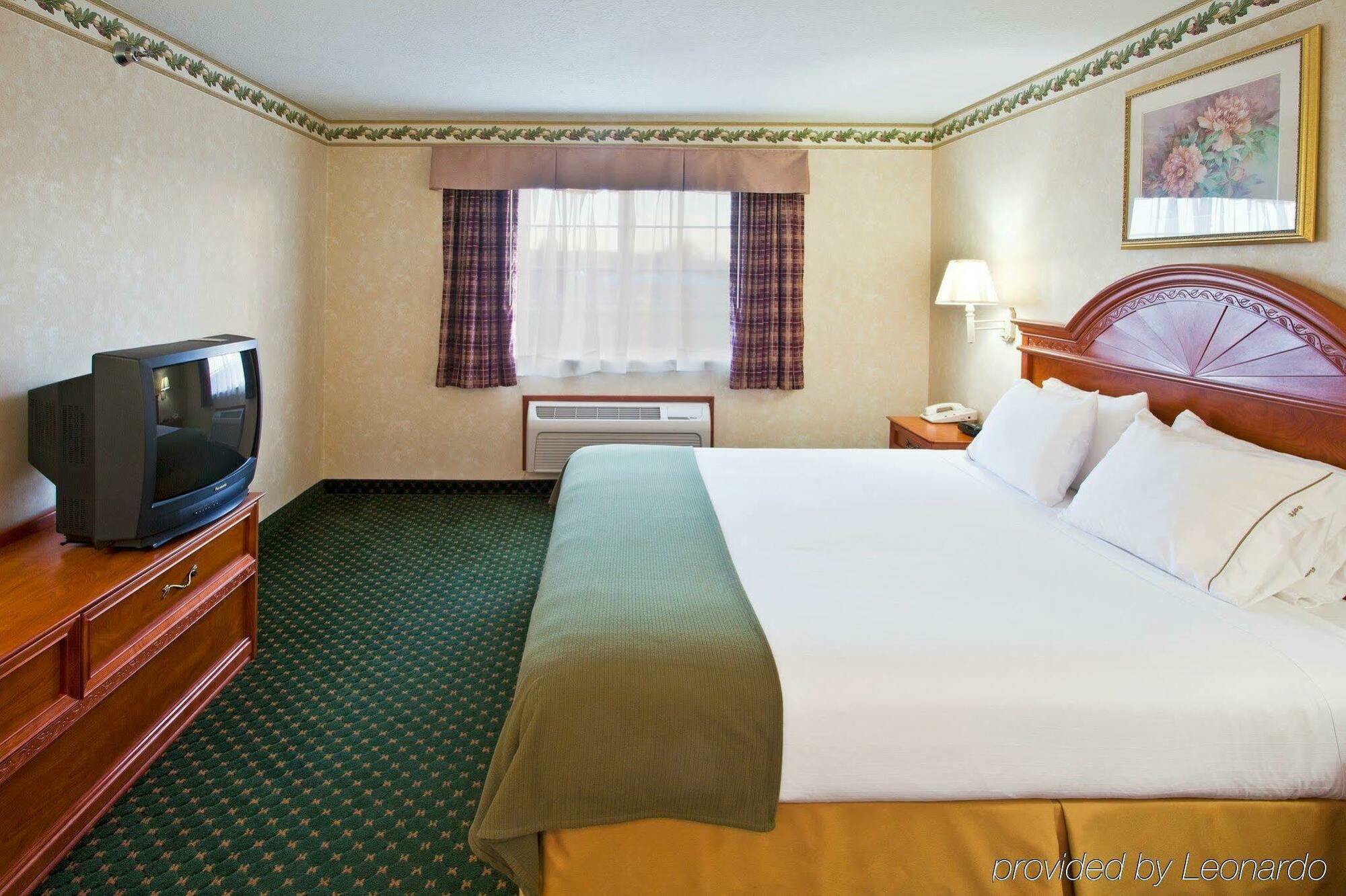 Holiday Inn Express Hotel & Suites Charlotte By Ihg Номер фото